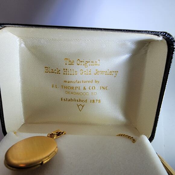 Vintage Gold Locket Black Hills Locket Pendant 14k - Picture 10 of 11